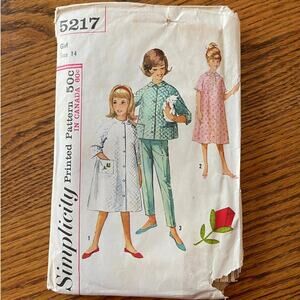 Vintage 1960s Simplicity 5217 Sewing Pattern Size S Robe Pajama Set COMPLETE